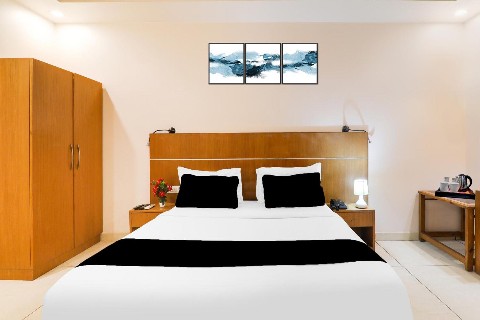 Super Townhouse Viraj Khand Formerly Veridian Inn Chinhat Eksteriør bilde