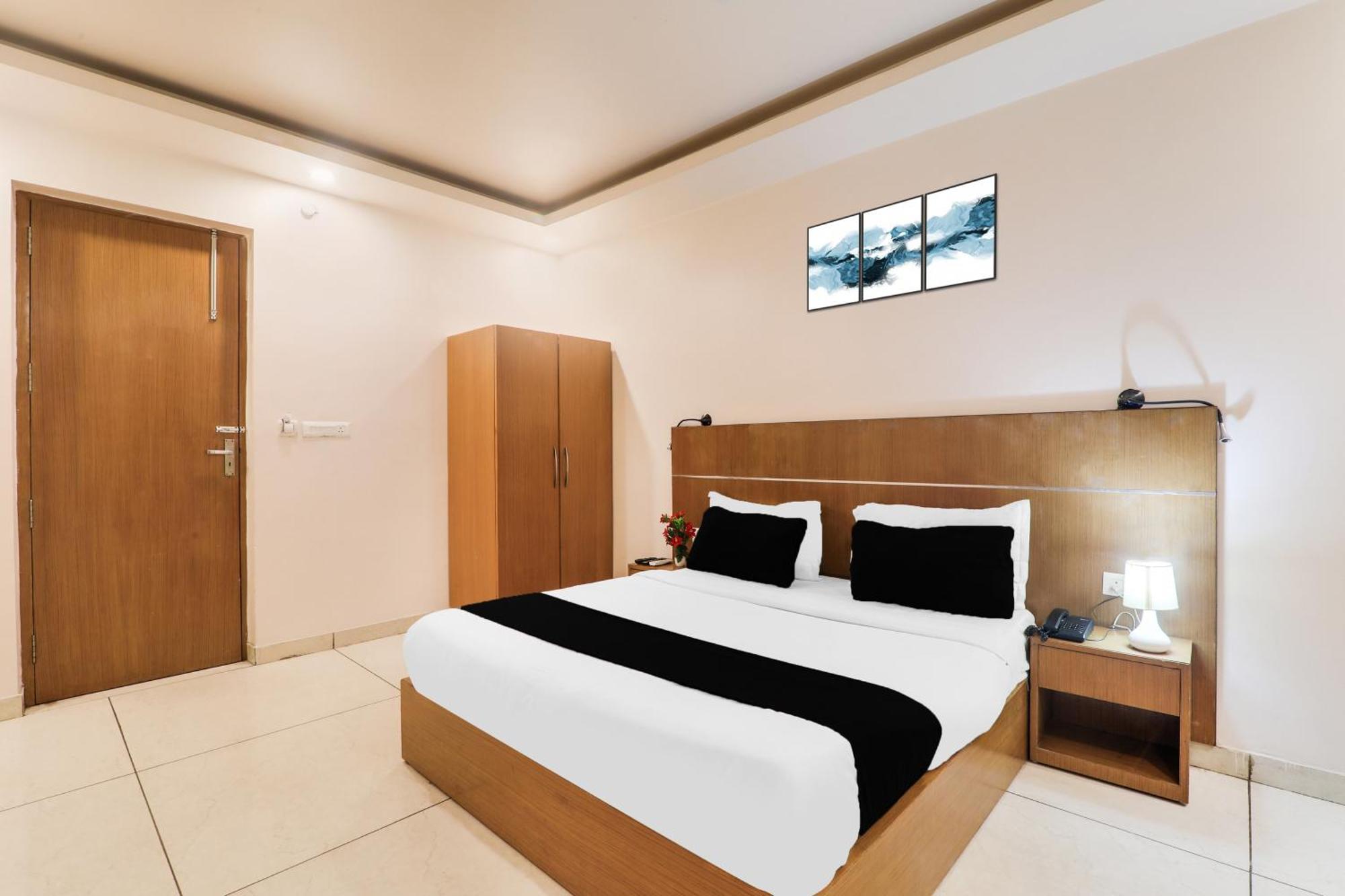 Super Townhouse Viraj Khand Formerly Veridian Inn Chinhat Eksteriør bilde