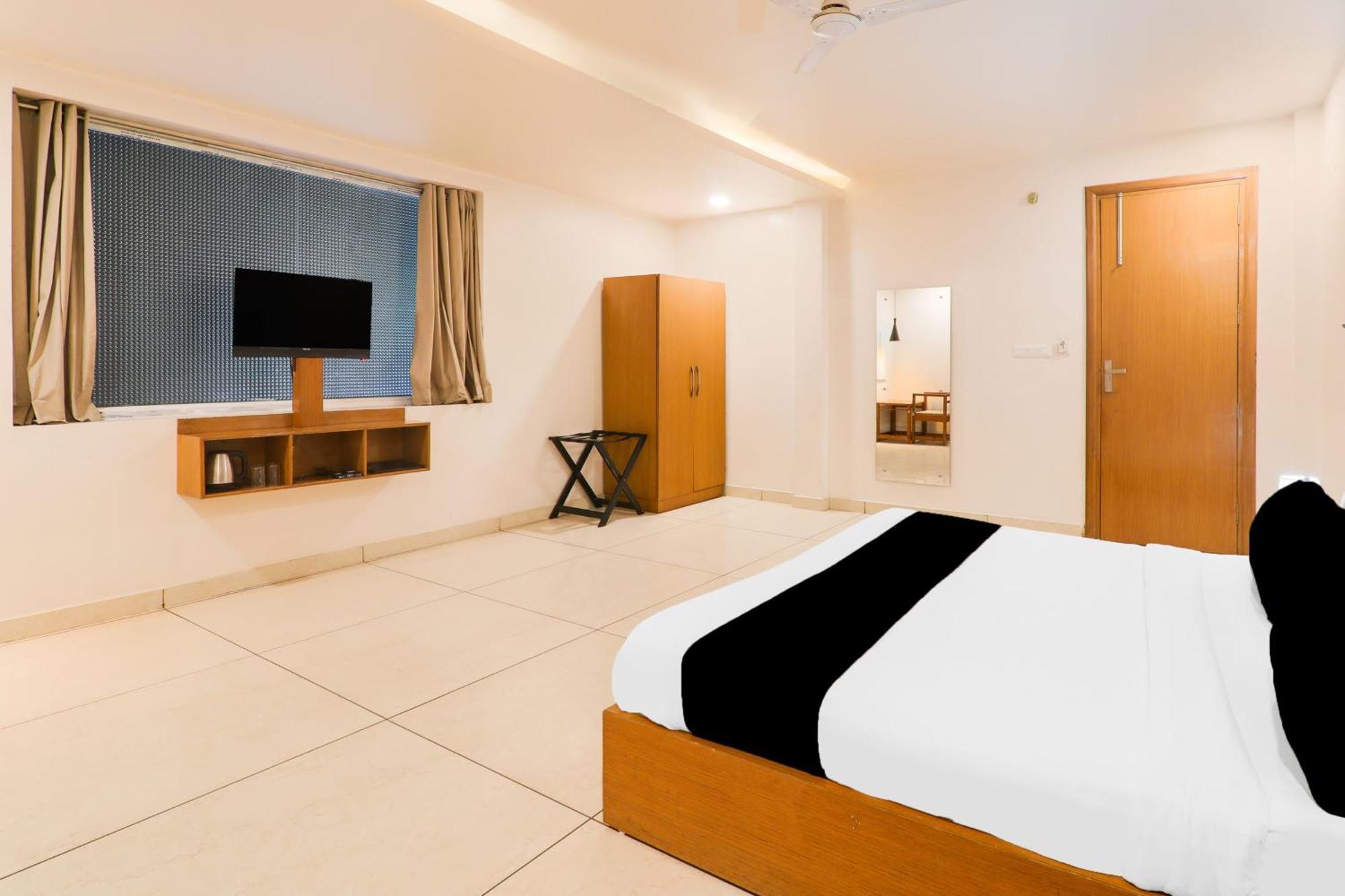 Super Townhouse Viraj Khand Formerly Veridian Inn Chinhat Eksteriør bilde